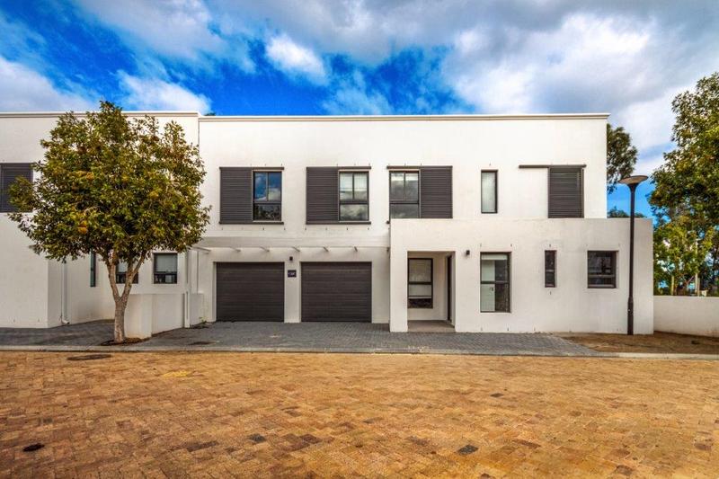 To Let 4 Bedroom Property for Rent in Somerset West Western Cape